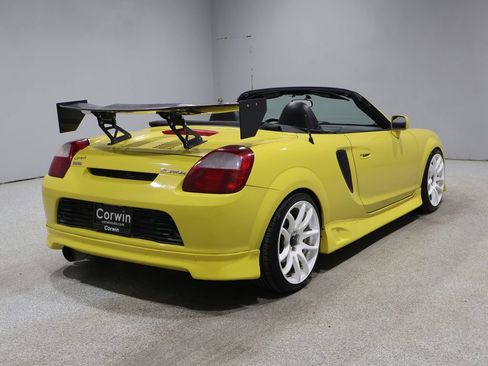 Used 2001 Toyota MR2 RWD image 2