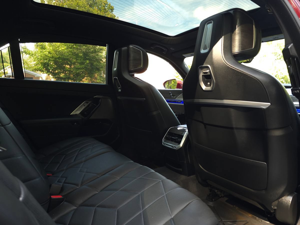 Used 2024 BMW i7 xDrive60 AWD/4WD image 28