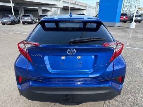 Used 2019 Toyota C-HR XLE FWD image 3