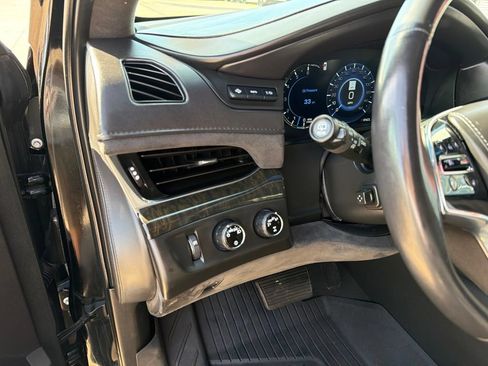 Used 2019 Cadillac Escalade ESV Platinum w/ Escalade Sport Edition AWD/4WD image 28