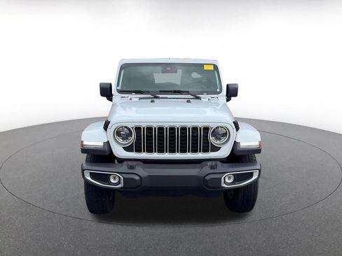 Used 2025 Jeep Wrangler Sahara image 3