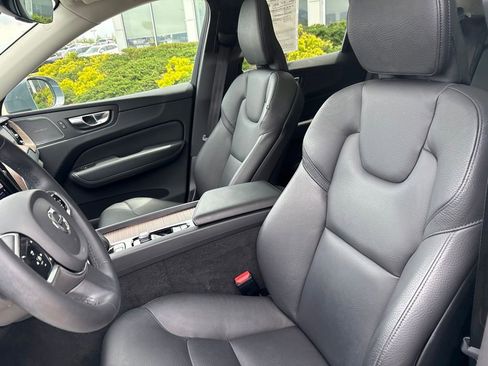 Certified 2023 Volvo XC60 B5 Plus AWD/4WD image 19