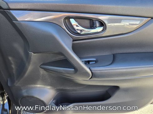 Used 2020 Nissan Rogue SV FWD image 18