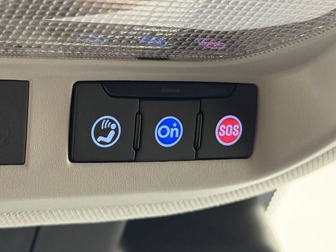 Used 2025 Chevrolet Trax LT FWD image 19