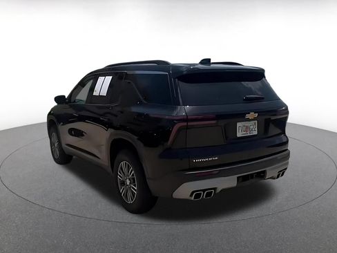 Used 2025 Chevrolet Traverse LT FWD image 11