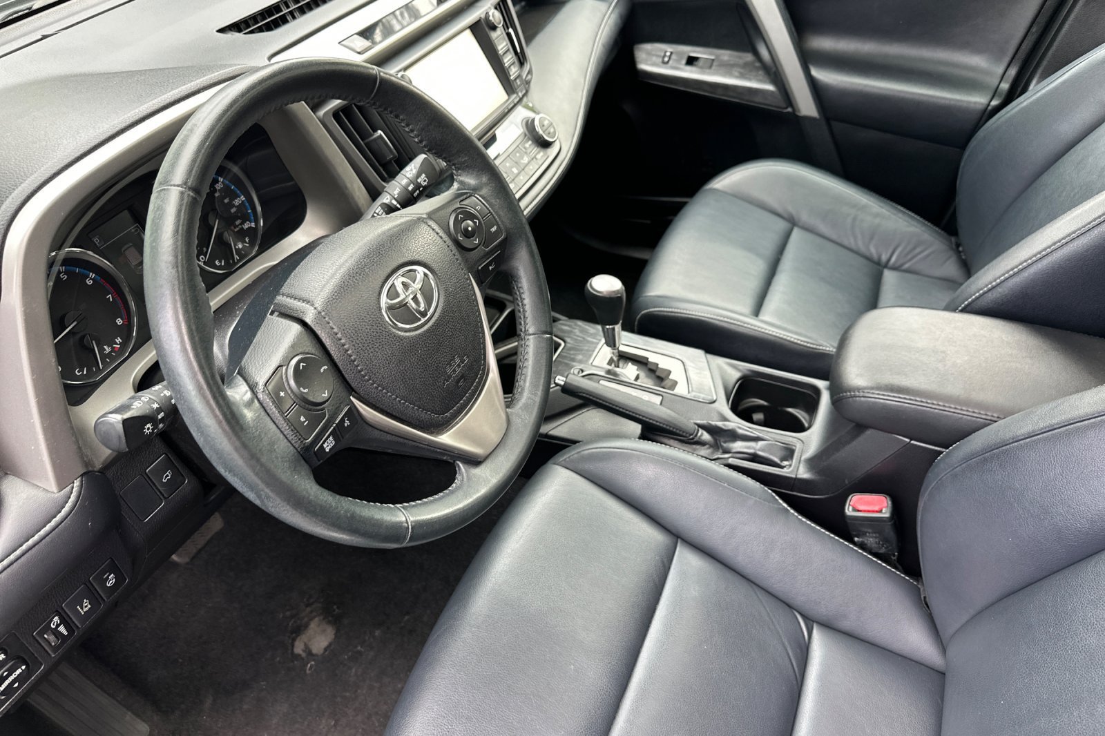 Used 2017 Toyota RAV4 Platinum w/ All Weather Liner Package FWD image 11