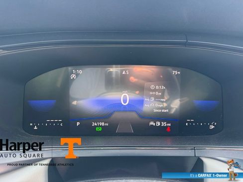 Used 2023 Volkswagen Taos SE w/ Panoramic Sunroof Package FWD image 16