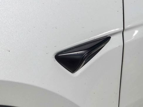 Used 2024 Tesla Model Y 2WD image 19