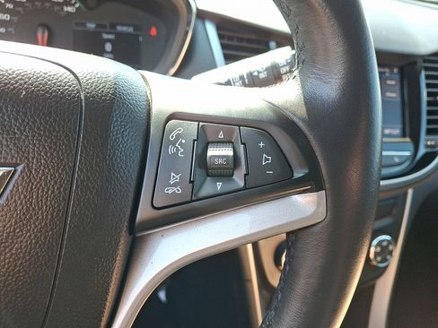 Used 2021 Chevrolet Trax LT FWD image 22