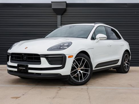 Certified 2024 Porsche Macan image 1