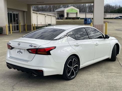 Used 2023 Nissan Altima 2.5 SR w/ SR Premium Package image 3