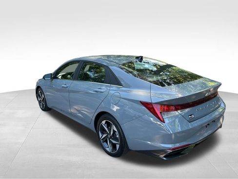Used 2021 Hyundai Elantra Limited FWD image 3