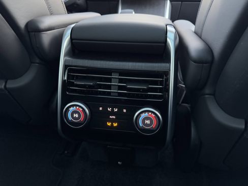 Certified 2025 Land Rover Range Rover SE AWD/4WD image 28