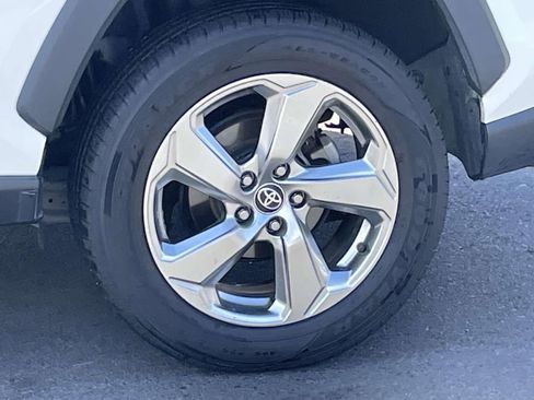 Used 2021 Toyota RAV4 XLE Premium image 26