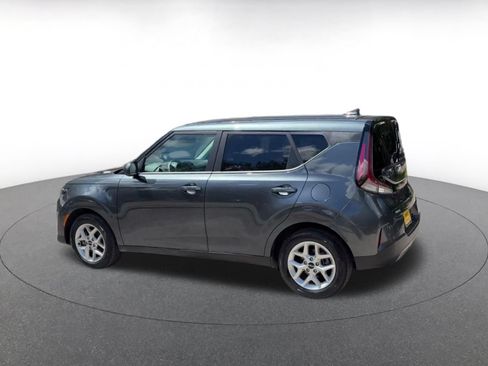 Used 2025 Kia Soul LX w/ LX Technology Package FWD image 9