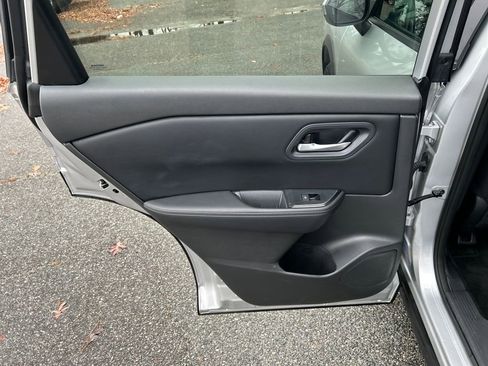 Used 2024 Nissan Rogue SV image 22