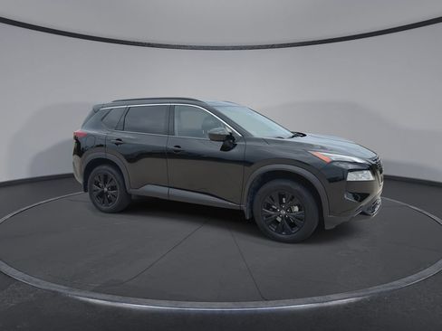 Used 2023 Nissan Rogue SV w/ SV Premium B Package FWD image 2