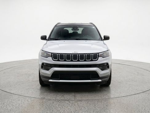 Used 2025 Jeep Compass Limited AWD/4WD image 2