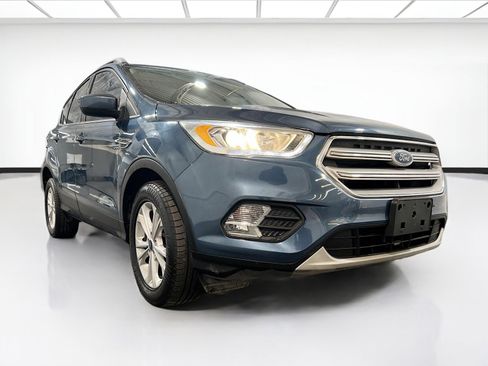 Used 2018 Ford Escape SEL image 3