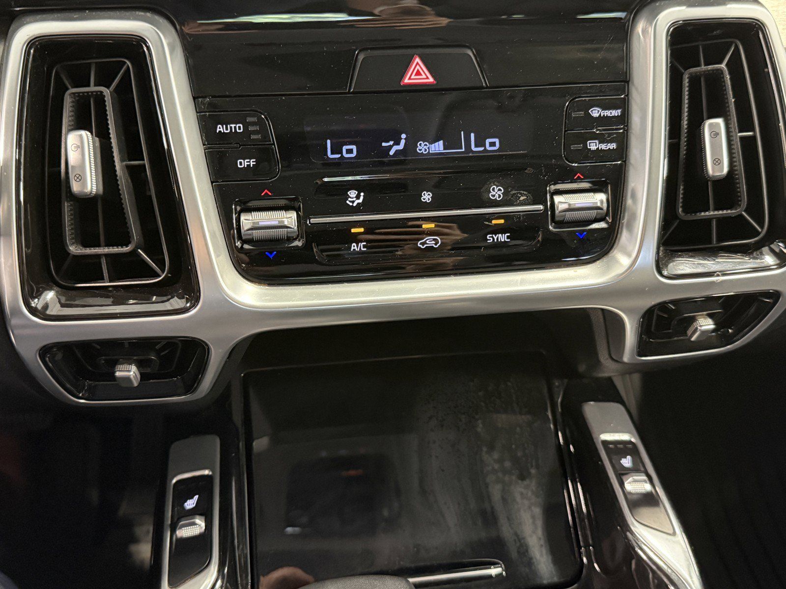 Used 2021 Kia Sorento SX AWD/4WD image 16