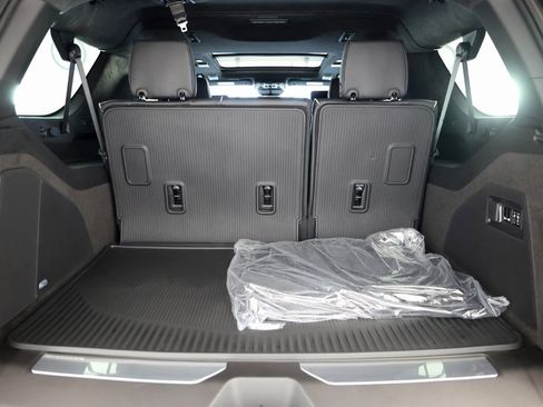 Used 2026 Cadillac Escalade ESV Platinum Luxury w/ LPO, Floor Liner Package image 13