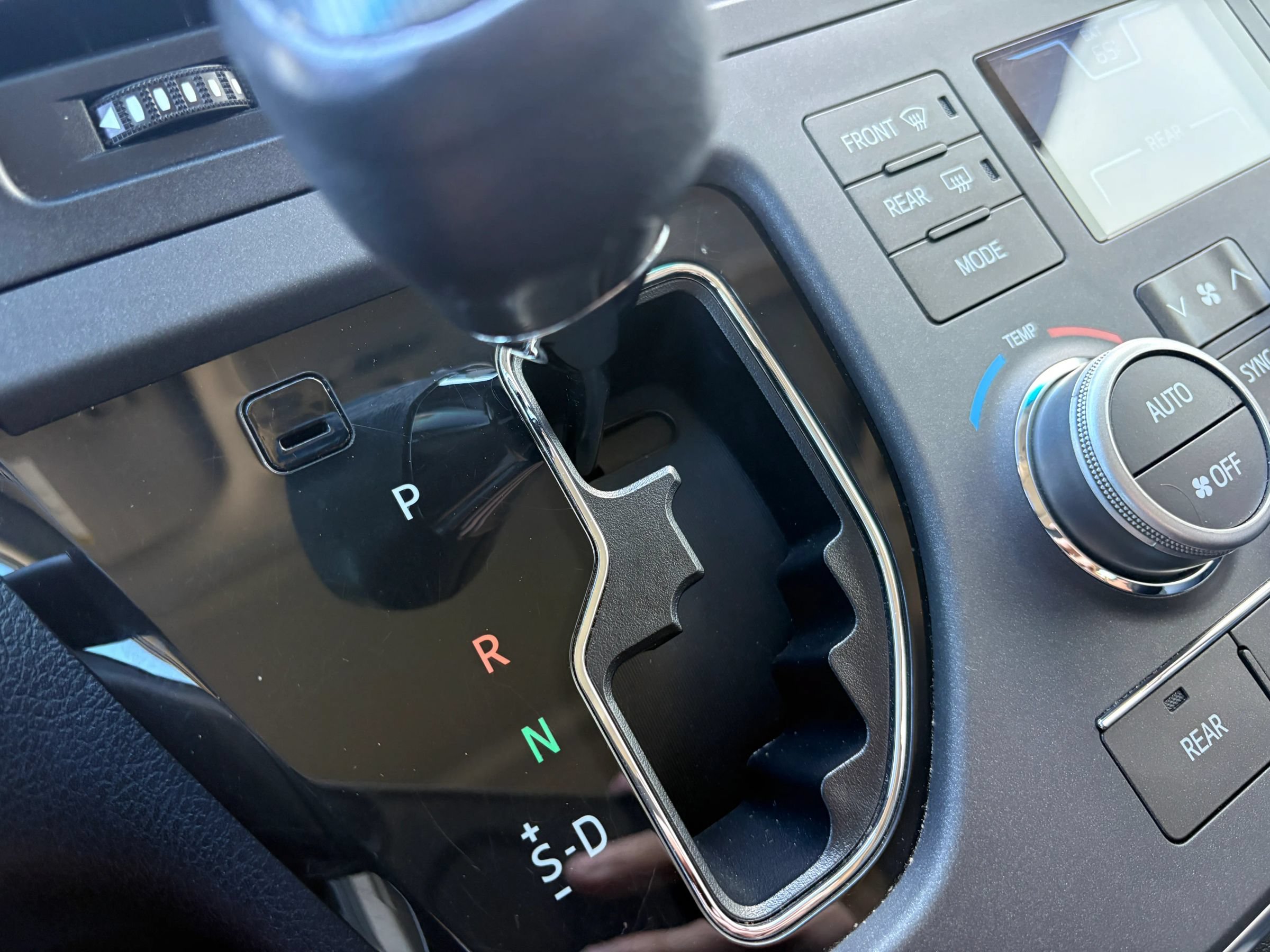 Used 2017 Toyota Sienna SE Premium FWD image 16