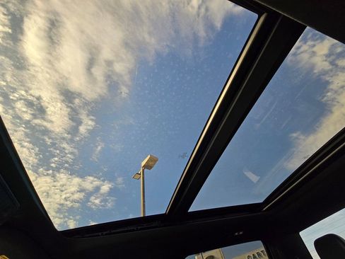 Used 2022 Ford F250 Lariat w/ Black Appearance Package image 35