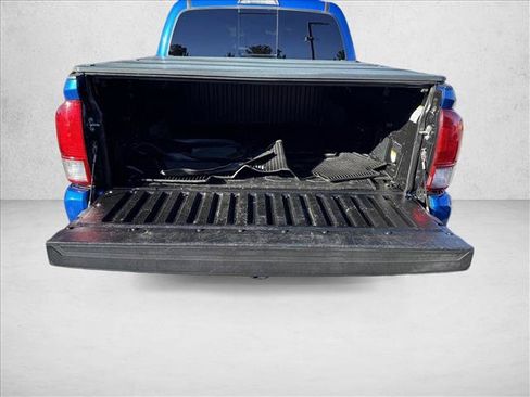 Used 2017 Toyota Tacoma TRD Sport w/ Tow Package AWD/4WD image 8