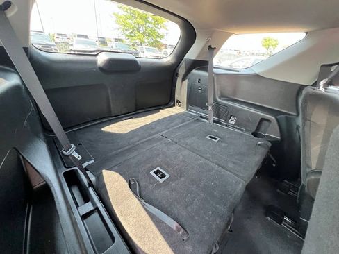 Used 2022 Ford Explorer XLT AWD/4WD image 30
