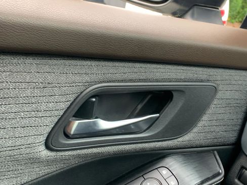 Used 2021 Nissan Rogue SV image 24