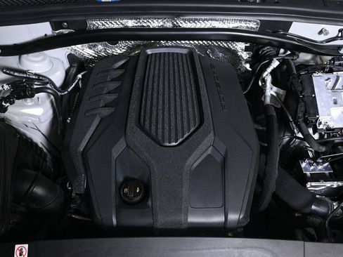 Certified 2023 Porsche Macan AWD/4WD image 28