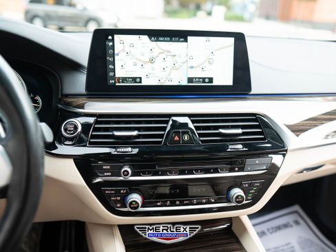 Used 2018 BMW 540i image 30