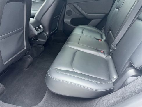 Used 2023 Tesla Model Y Long Range image 39