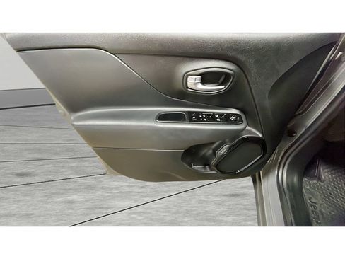 Used 2022 Jeep Renegade Altitude w/ Convenience Group image 9