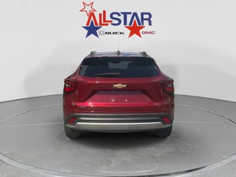 Used 2025 Chevrolet Trax LT FWD image 6