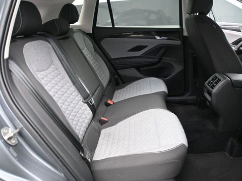 Used 2025 Volkswagen Tiguan S image 17