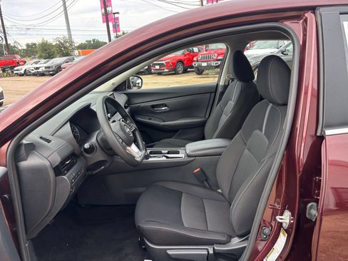 Used 2025 Nissan Sentra SV FWD image 24