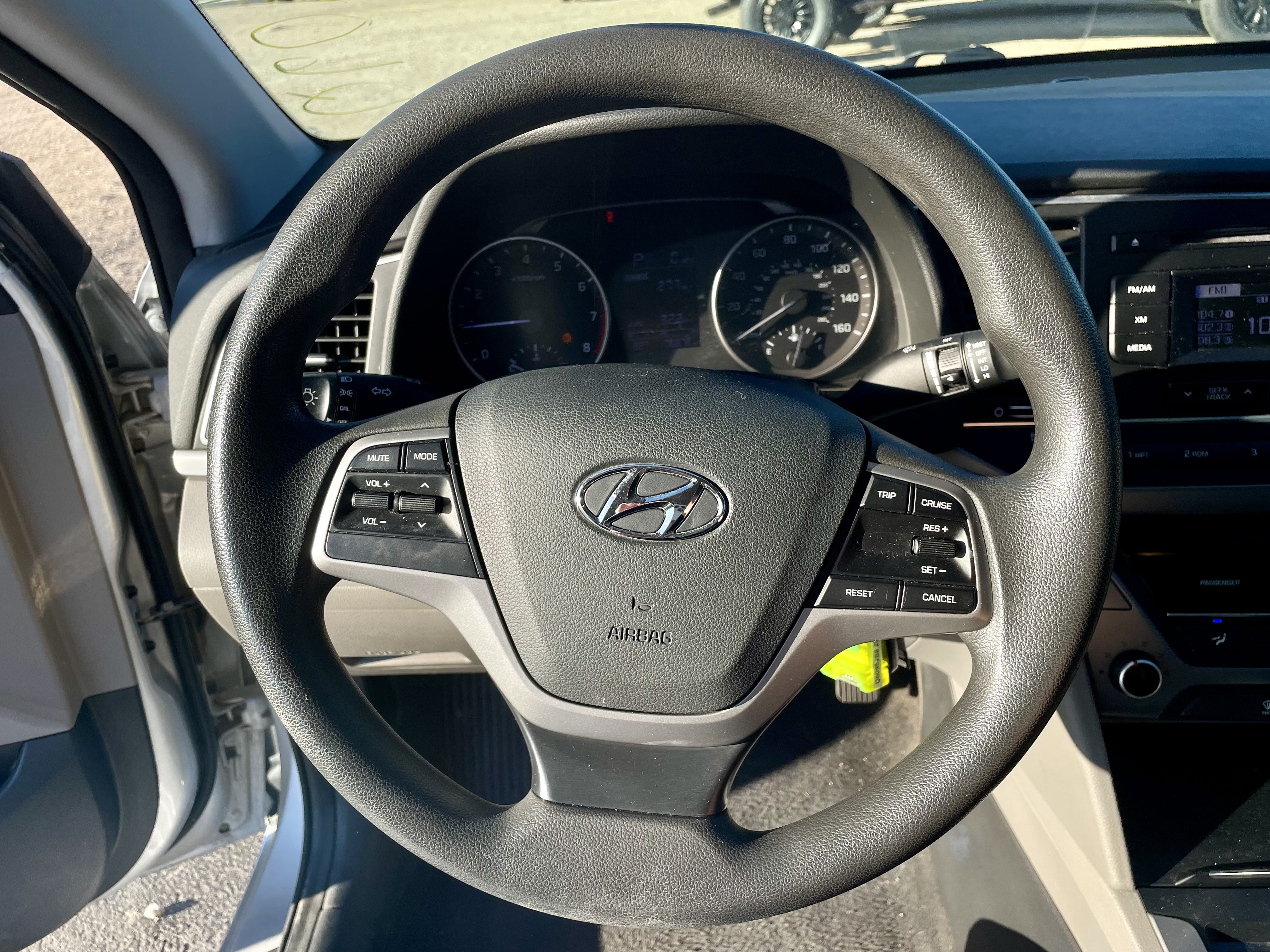 Used 2017 Hyundai Elantra SE FWD image 14