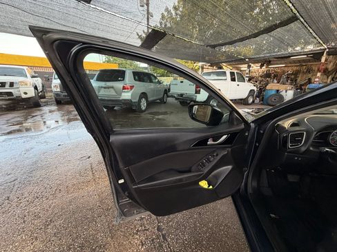 Used 2016 MAZDA MAZDA3 i Sport FWD image 22