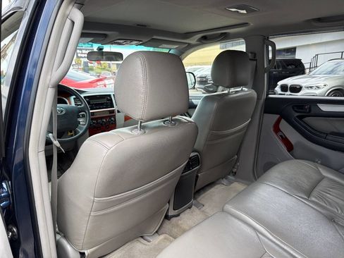 Used 2004 Toyota 4Runner SR5 AWD/4WD image 24