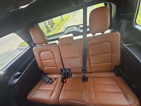 Used 2019 Lincoln Navigator Reserve image 18