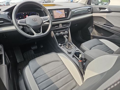 Certified 2024 Volkswagen Taos SEL AWD/4WD image 3