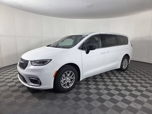 New 2026 Chrysler Pacifica Select FWD image 4