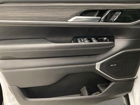 Used 2023 Jeep Wagoneer Series II w/ Premium Group I image 19