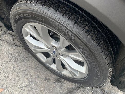 Used 2020 Ford Explorer XLT w/ Equipment Group 202A image 9