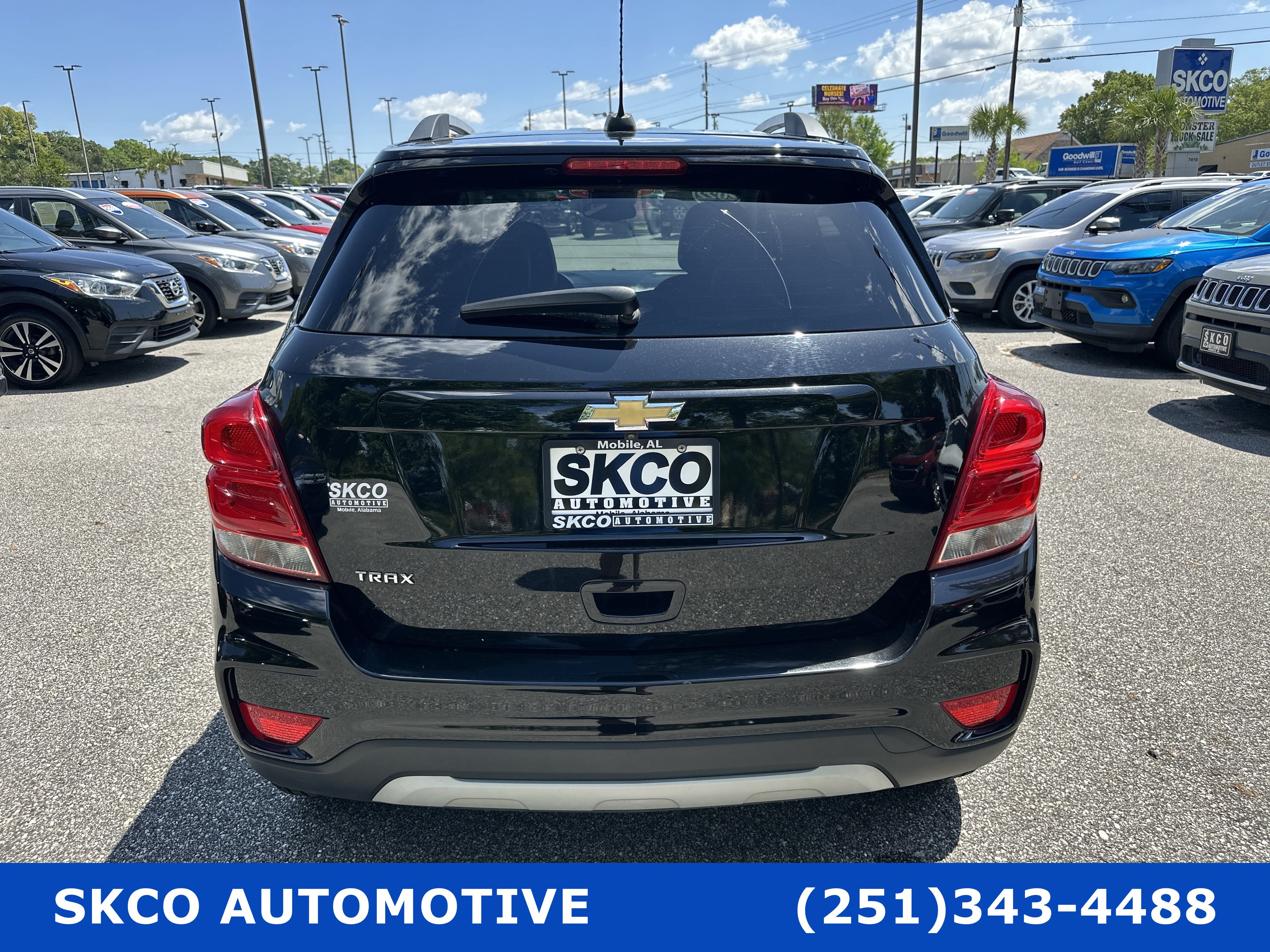 Used 2022 Chevrolet Trax LT w/ LT Convenience Package FWD image 4
