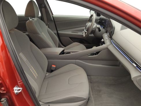Used 2025 Hyundai Elantra SEL FWD image 21