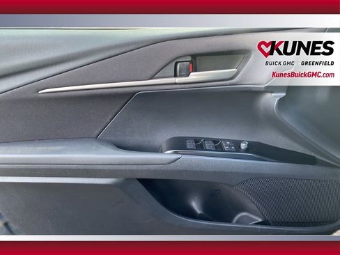 Used 2025 Toyota Camry LE image 31