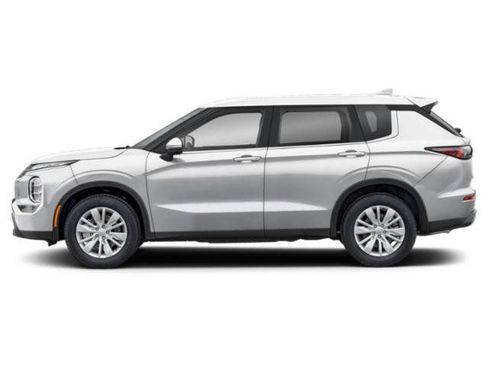 Used 2025 Mitsubishi Outlander ES FWD image 3