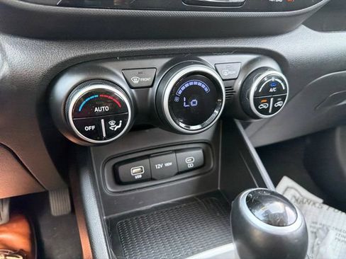 Used 2025 Hyundai Venue SEL FWD image 49